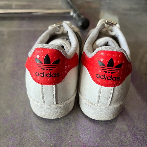 ADIDAS LEGO superstar sneakers 👟 size 4 GUC - Picture 3 of 5